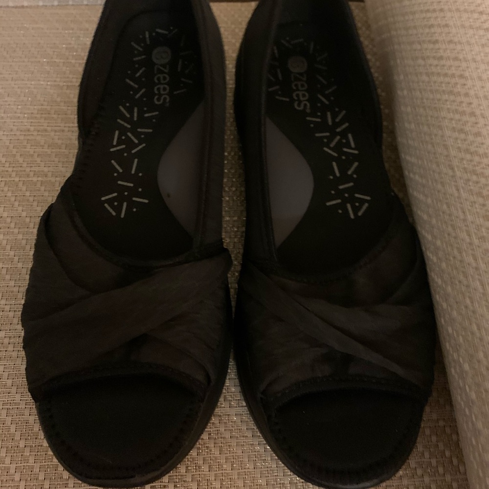 Ladies slip on shoe casual